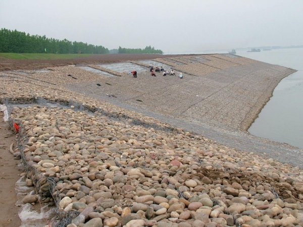 雷諾護墊岸坡防護